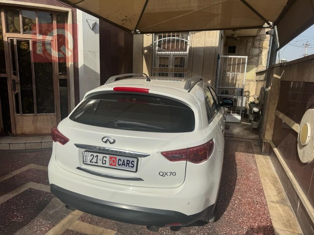 إنفينيتي QX70